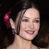 Catherine Zeta-Jones Terancam Gagu